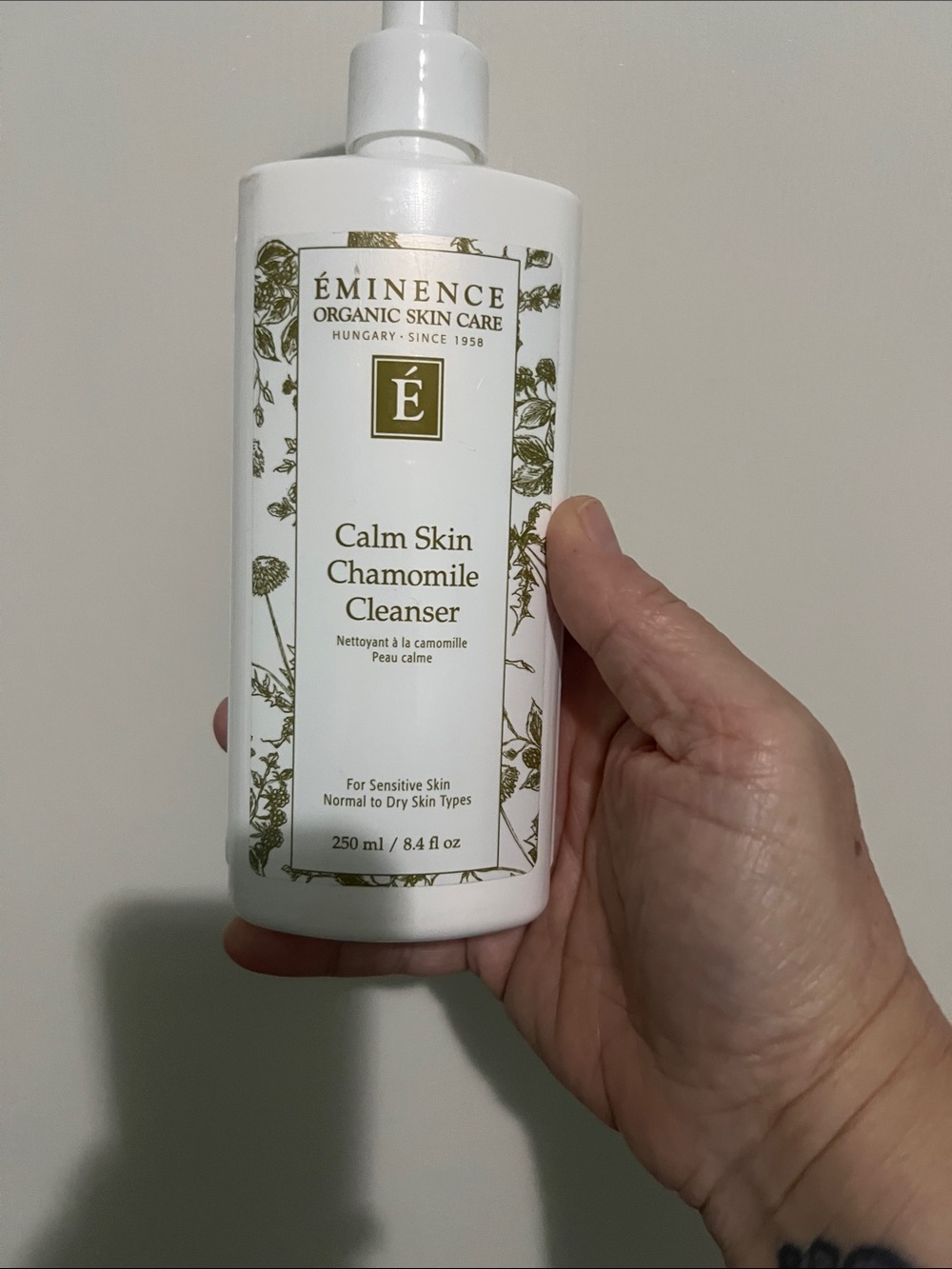 Éminence Calm Skin Chamomile Cleanser — White